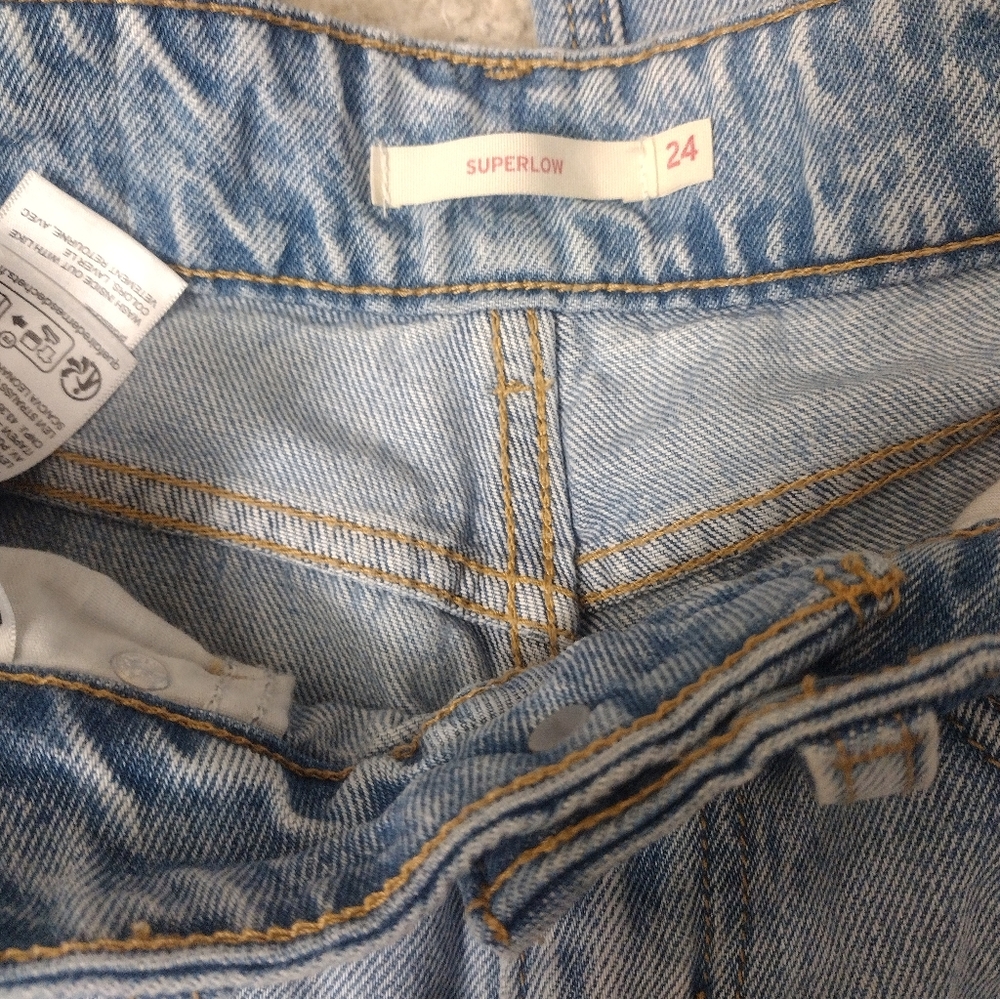 Levi's Classic Light Blue Jeans